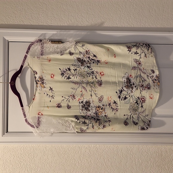 Blouse - Picture 2 of 3